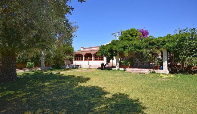 Holiday home with private pool in Fanusa