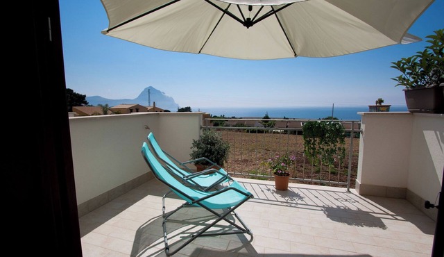 Holiday house on 3 floors, sea view