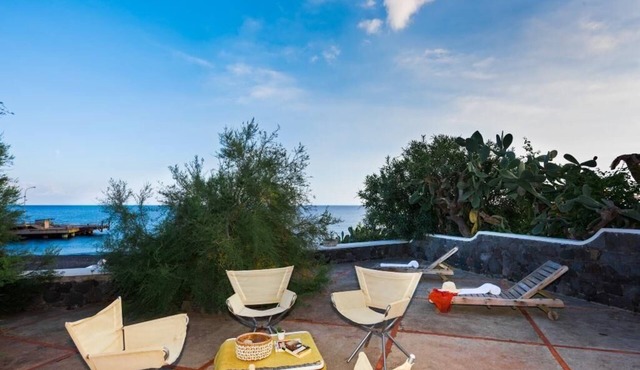 Holiday house Stromboli for 2 - 6 persons with 2 bedrooms - Holiday house