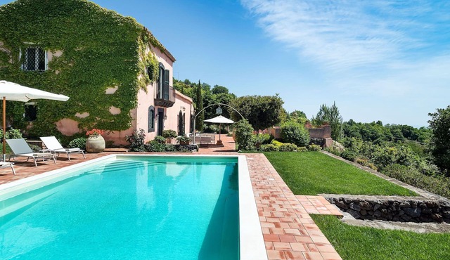 holiday vacation villa rental italy, sicily, etna, near catania, pool, wi-fi, view, short term long term sicilian villa