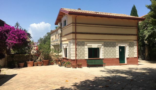 Homerez - 150 m away from the beach! House for 4 ppl. with garden at Crotone