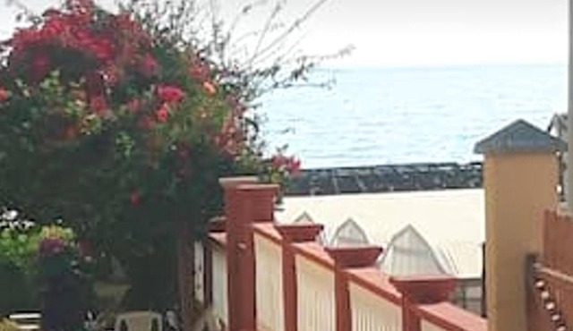 Homerez - 80 m away from the beach! Appartement for 7 ppl. at Marina di Acate