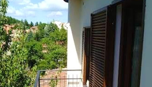 Homerez - Spacious apartment with garden and balcony