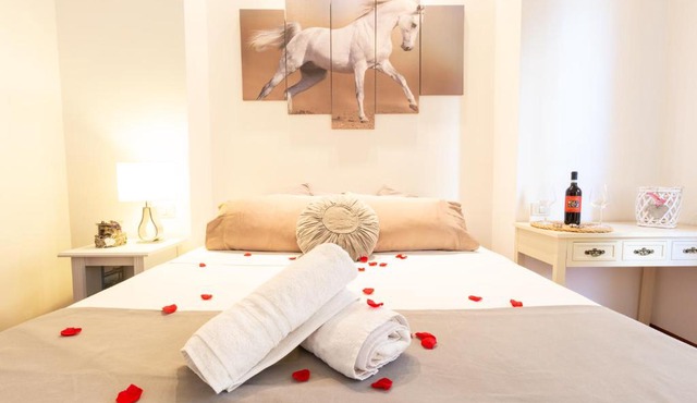 HomyHost I Bright Loft Near the City Center!