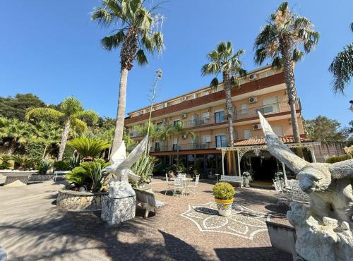 Hotel Happy Days