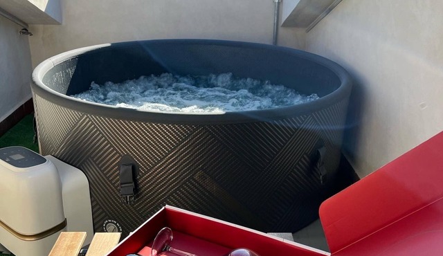House by the sea, view of Etna and Jacuzzi pool