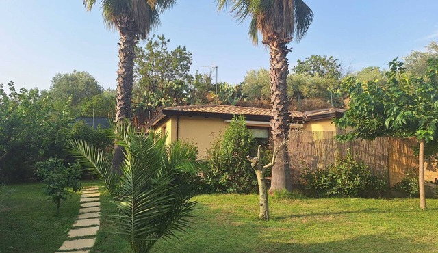 House in the green Sicilian countryside between Caltagirone and Piazza Armerina
