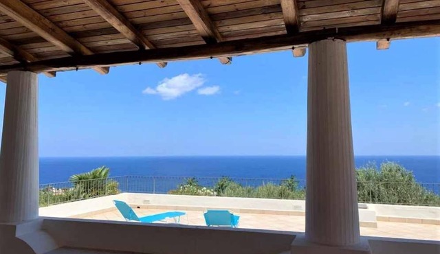 House Nina, with terrace overlooking the sea