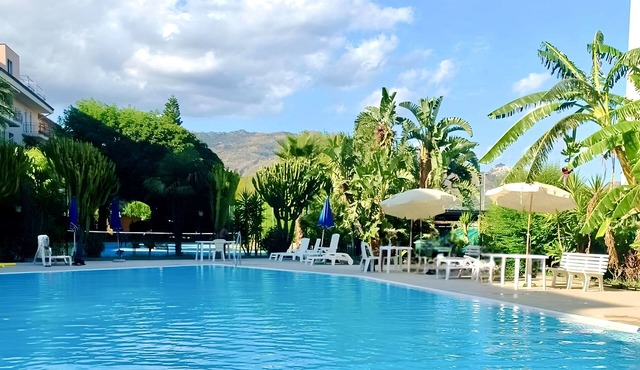 House with swimming pool near Taormina, Giardini Naxos, Alcantara Gorges, Etna