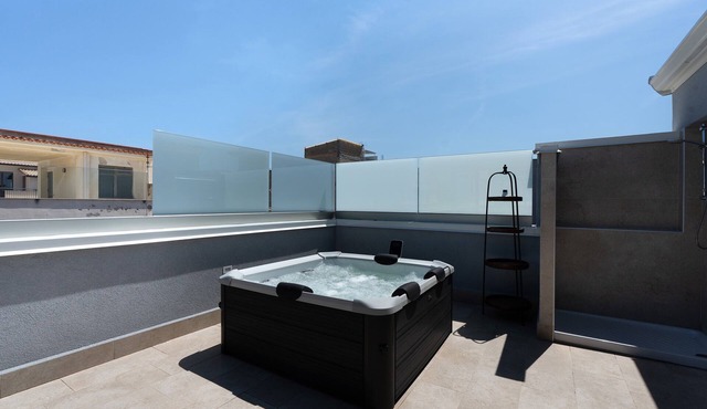 I Tramonti Del Golfo 'Attico' Apartment with Sea View, Hot Tub & Air Conditioning