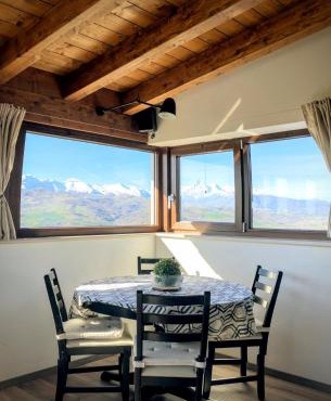 Iacobhouse, casa con giardino esclusivo e parcheggio privato con vista sul Gran Sasso in Castelbasso