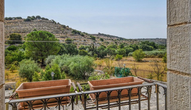 In a quiet location, near Modica and Ragusa, this beautiful and classic stone house welcomes you.