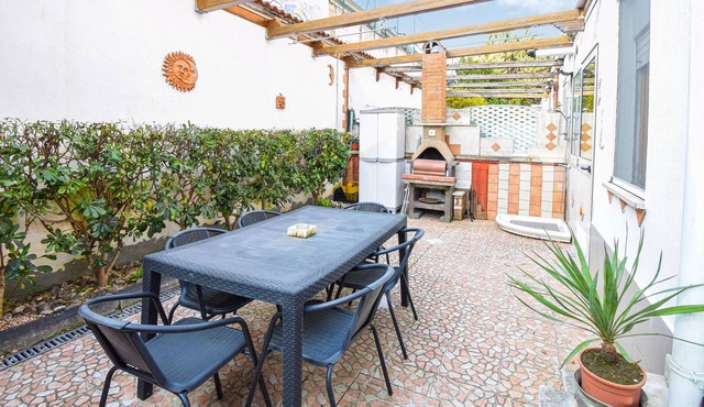 In the historic hill country of Samnium, at the foot of the Campanian Apennines, this spacious vacat