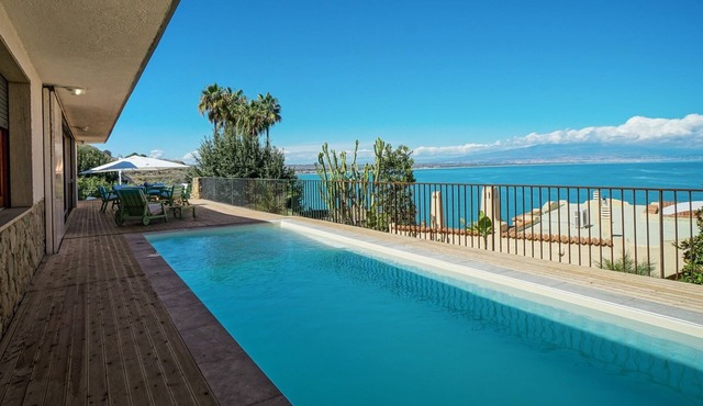 Indipendent Villa with private pool and a stunning view in front of Etna Volcano
