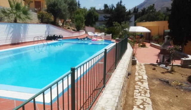 Independent villa with private pool