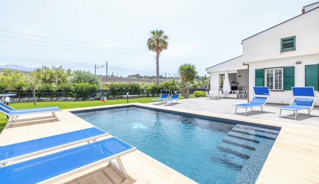Independent Villa with Private Pool