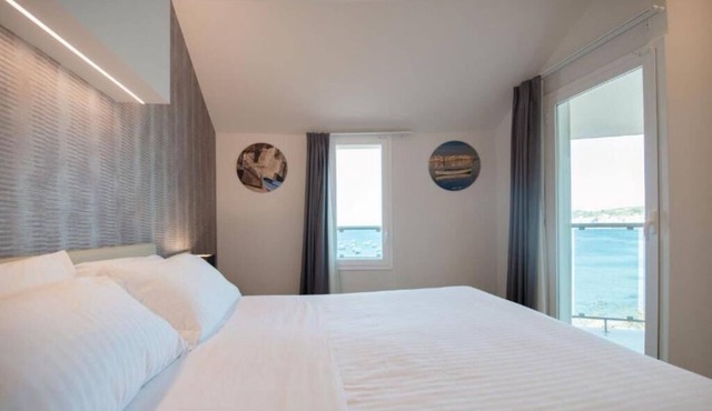 Sea View Bedroom w/Balcony & Aci Trezza Vistas – Perfect for Couples