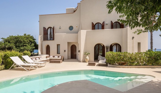 Exclusive villa on the sea of ​Giardini Naxos one step away from Taormina