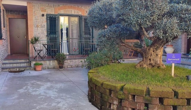 Midway House Apartment with free internal parking