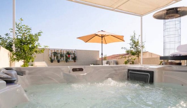 {Jacuzzi} 3 min from the beach between Marina di Ragusa and Punta Secca