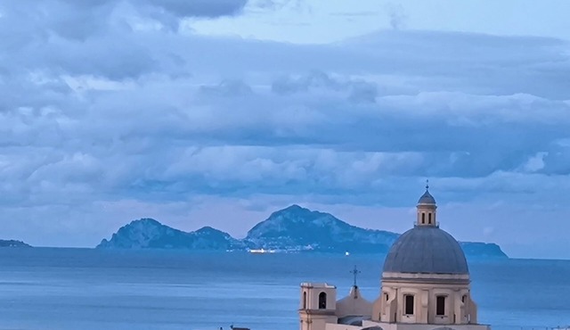 Kairòs - Short Term Rental. Fabulous location between Naples Pompeii Sorrento.