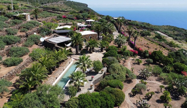 Kardibà-luxury Oasis in Natural Reservoir