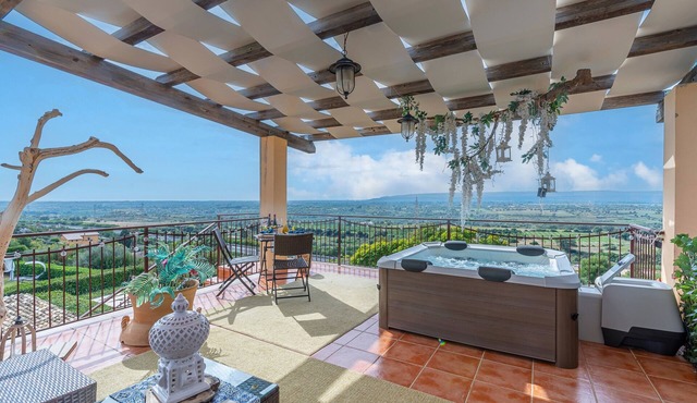 La Casa del Vagabondo – Panoramic Villa with Pool near Syracuse
