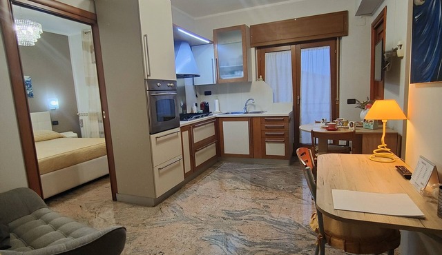 La Chicca b&b, exclusive use apartment within walking distance of Cs South exit