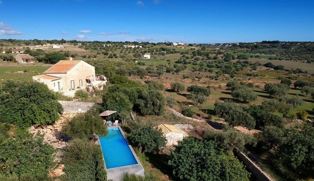 La Picca Estate - Six Bedroom Villa, Sleeps 12