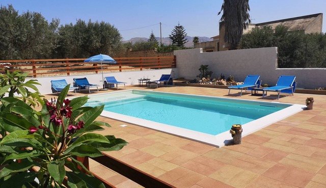 La Rosa Rossa apartment in villa with garden and wonderful panoramic view