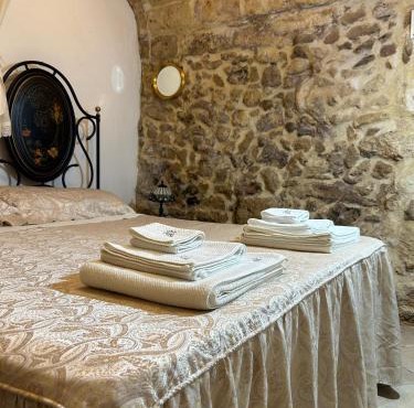 La Stalluzza Menorah Holiday House