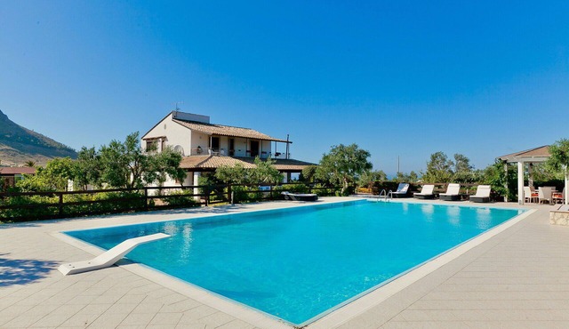 Landlord villa in Sicily with Pool