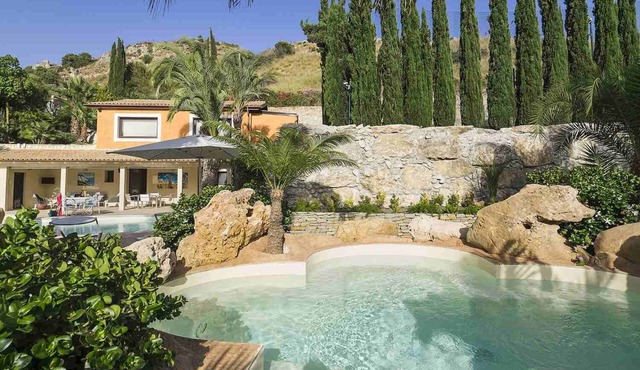 Large villa rental for 10 people in Agrigento, Sicily