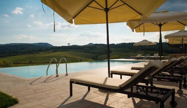 Large Villa with garden, perfect for families, built with high quality bio-materials, with independe