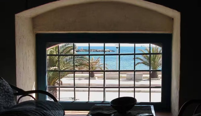 Le Capriate, Gorgeous Villa in Front of the Sea