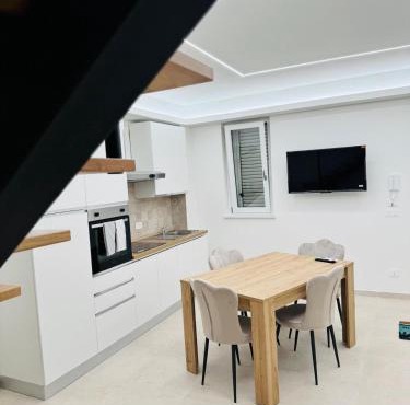 Levante Amato Home