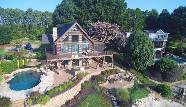 Little Bear Lodge at Lake Norman! in Sherrills Ford