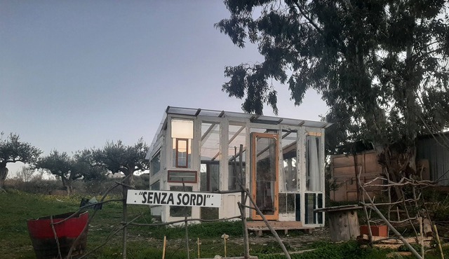 Little house on Sicilian prairie, supper included