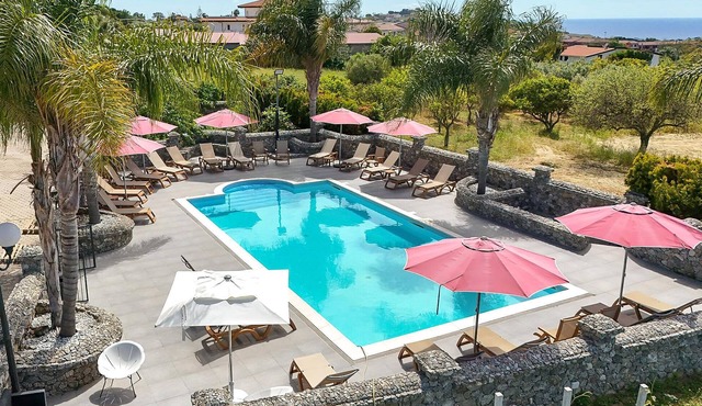 Lovely apartment in Ricadi with WiFi