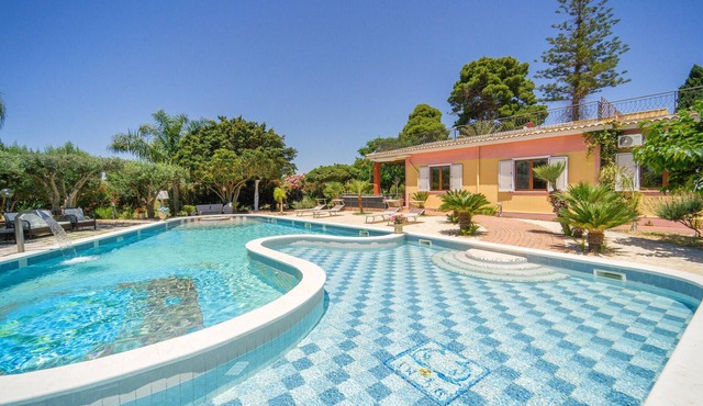 Lovely home in Menfi AG with private swimming pool, can be inside or outside