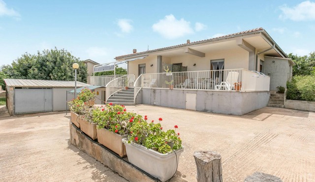 Lovely home in Modica with house sea view