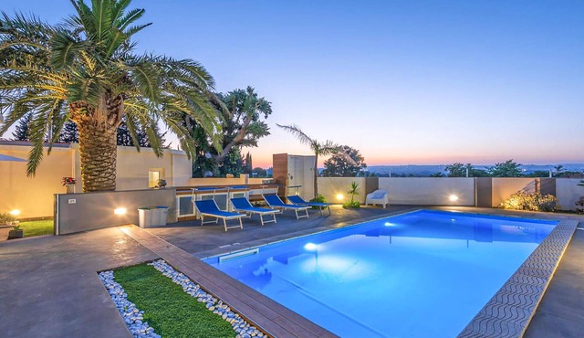 Lovely home in Ragusa with private swimming pool, can be inside or outside