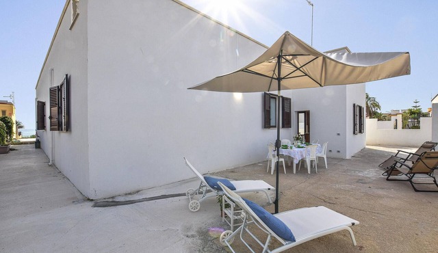 Lovely home in Triscina with WiFi
