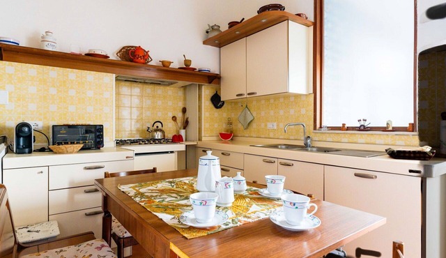 Lovely apartment for 6 people with WIFI, A/C, balcony and pets allowed