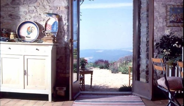 Lovely stone countryhouse with garden in the heart of Umbria