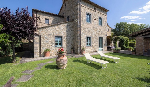 Lovely villa with private pool, located in close distance to Cortona in Ossaia