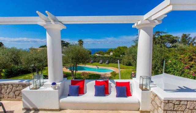 Luxury central Villa with pool and privacy