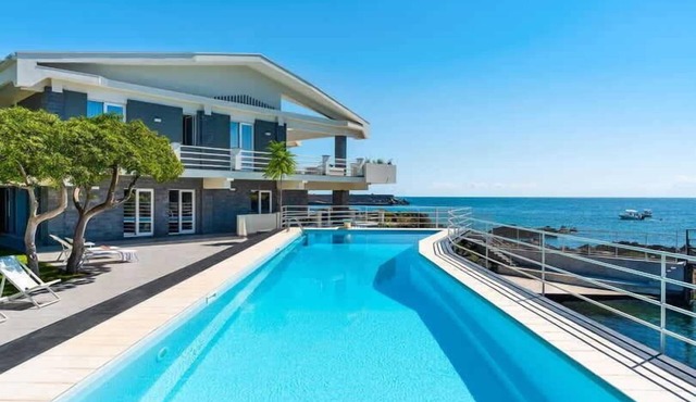 Luxury Coastal Villa With Private Pool