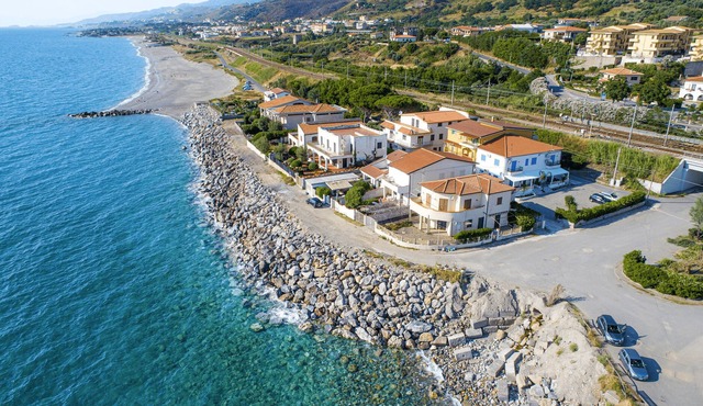 Luxury Sea Front Apartment with Large Terrace - Le Casette Sul Mare B&B