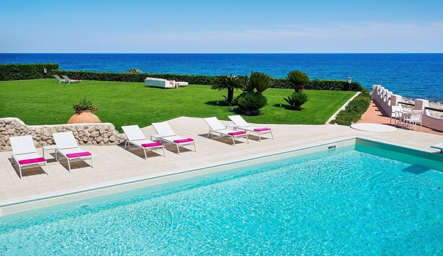 Luxury seafront villa with pool - 12 pax
